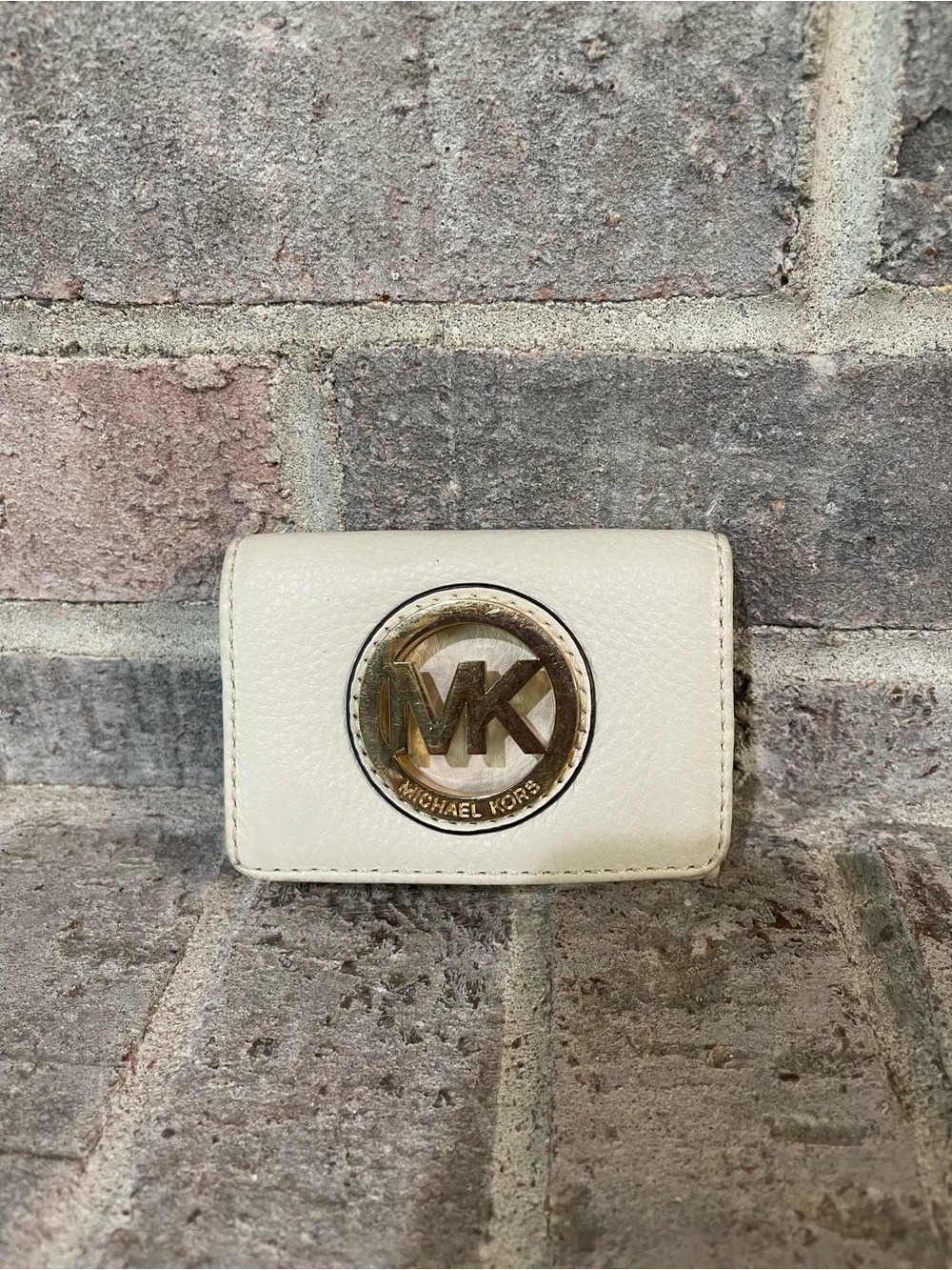 Michael Kors White Card Wallet with Gold MK Emblem